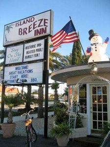 Island Breeze Motel Sign