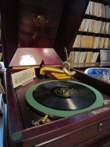 Victrola Museum Dover DE RetroRoadmap.com